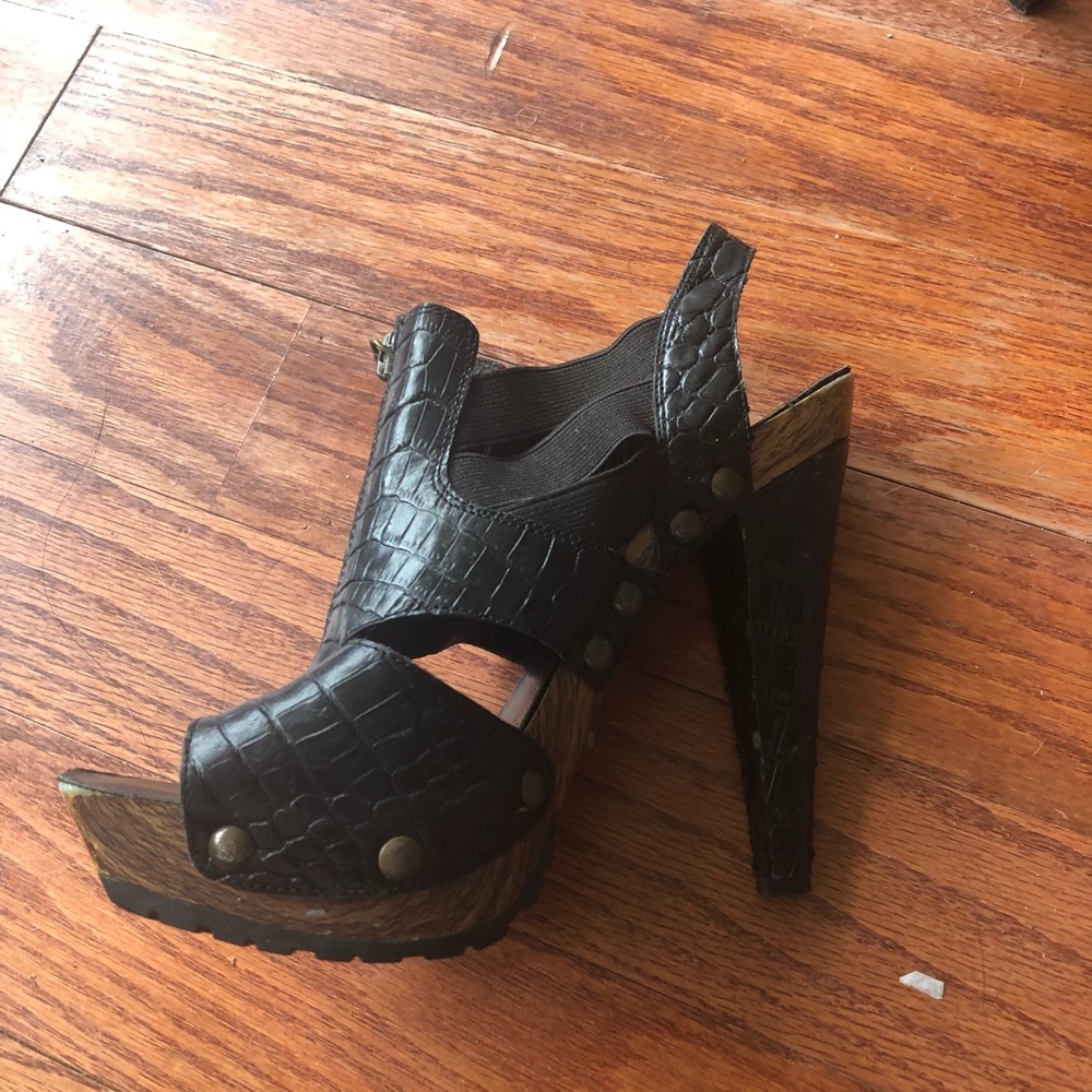 Beautiful Jessica Simpson zip up Stilettos